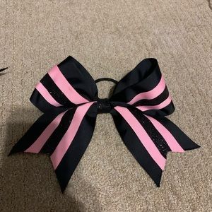 Hair bow with hair tie